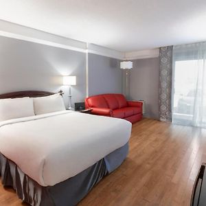 Standard Queen Room